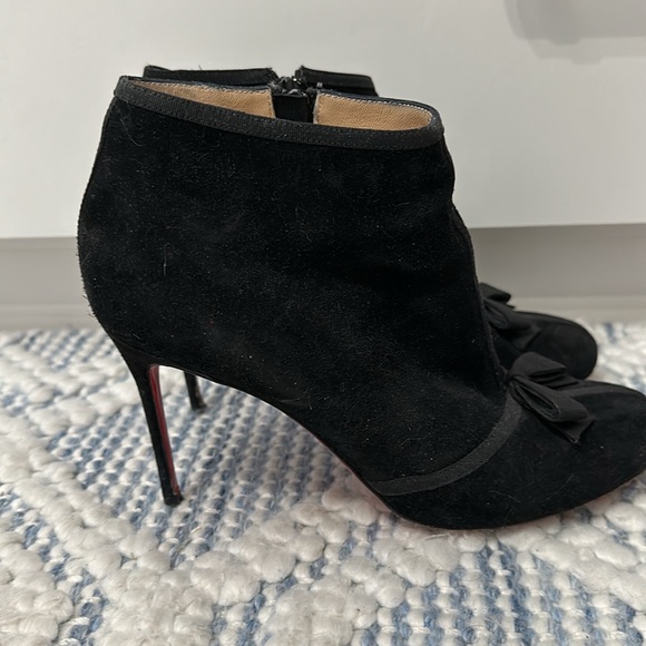 Christian Louboutin suede booties with bow - Picture 2 of 6